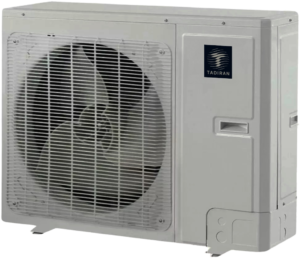 יחידת חוץ של מערכת מיזוג אוויר Tadiran G Mini VRF מותקנת בחוץ.